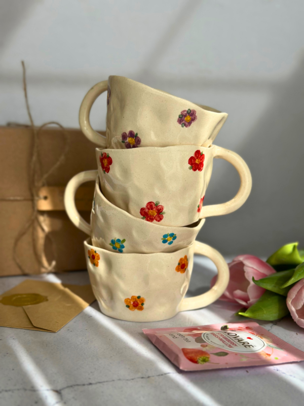 Керамична чаша с цветя